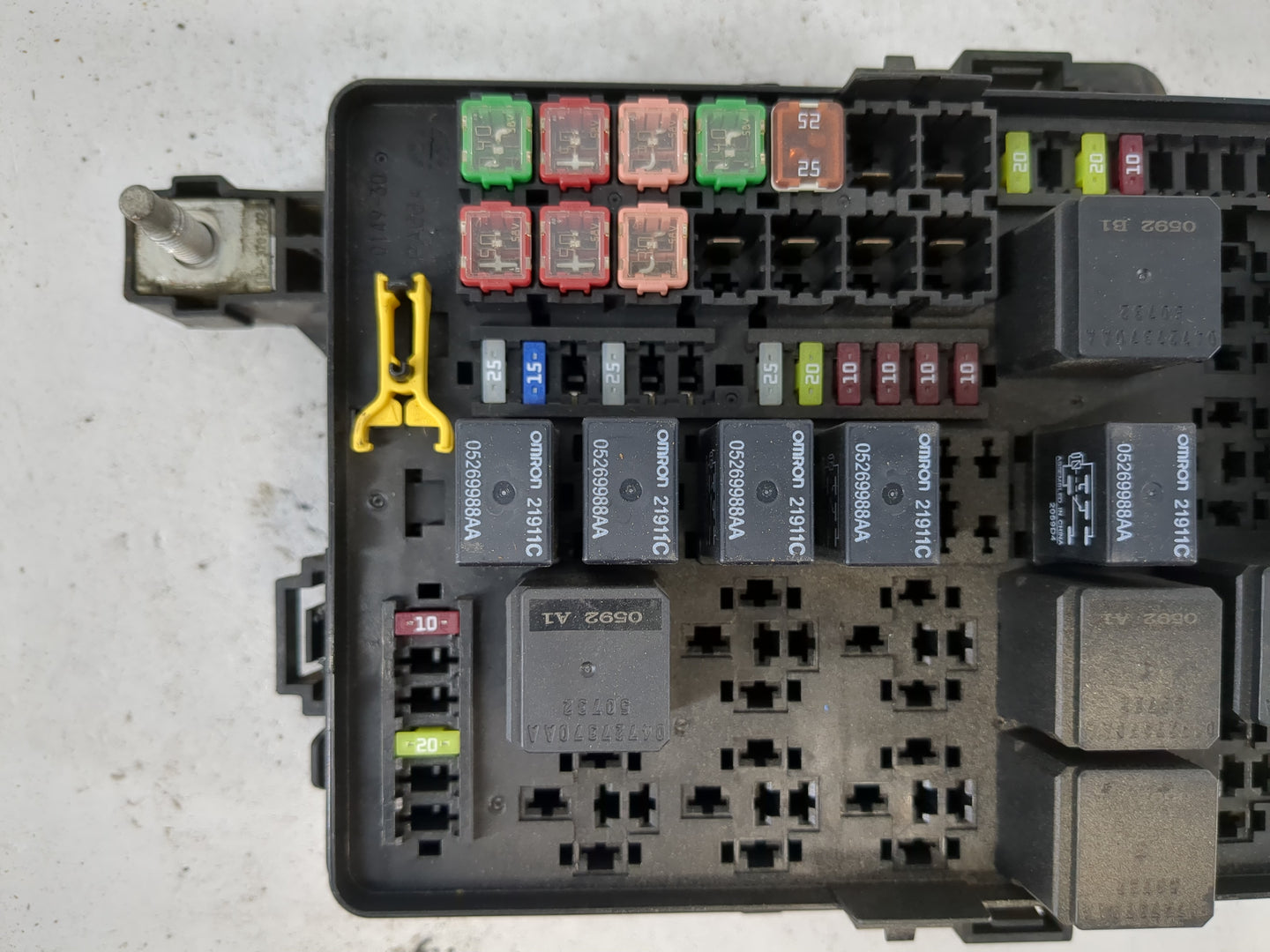 2012-2014 Chrysler 300 Fusebox Fuse Box Panel Relay Module P/N:P68164183AC P68081207AB, P680083977AC Fits Fits 2012 2013 201