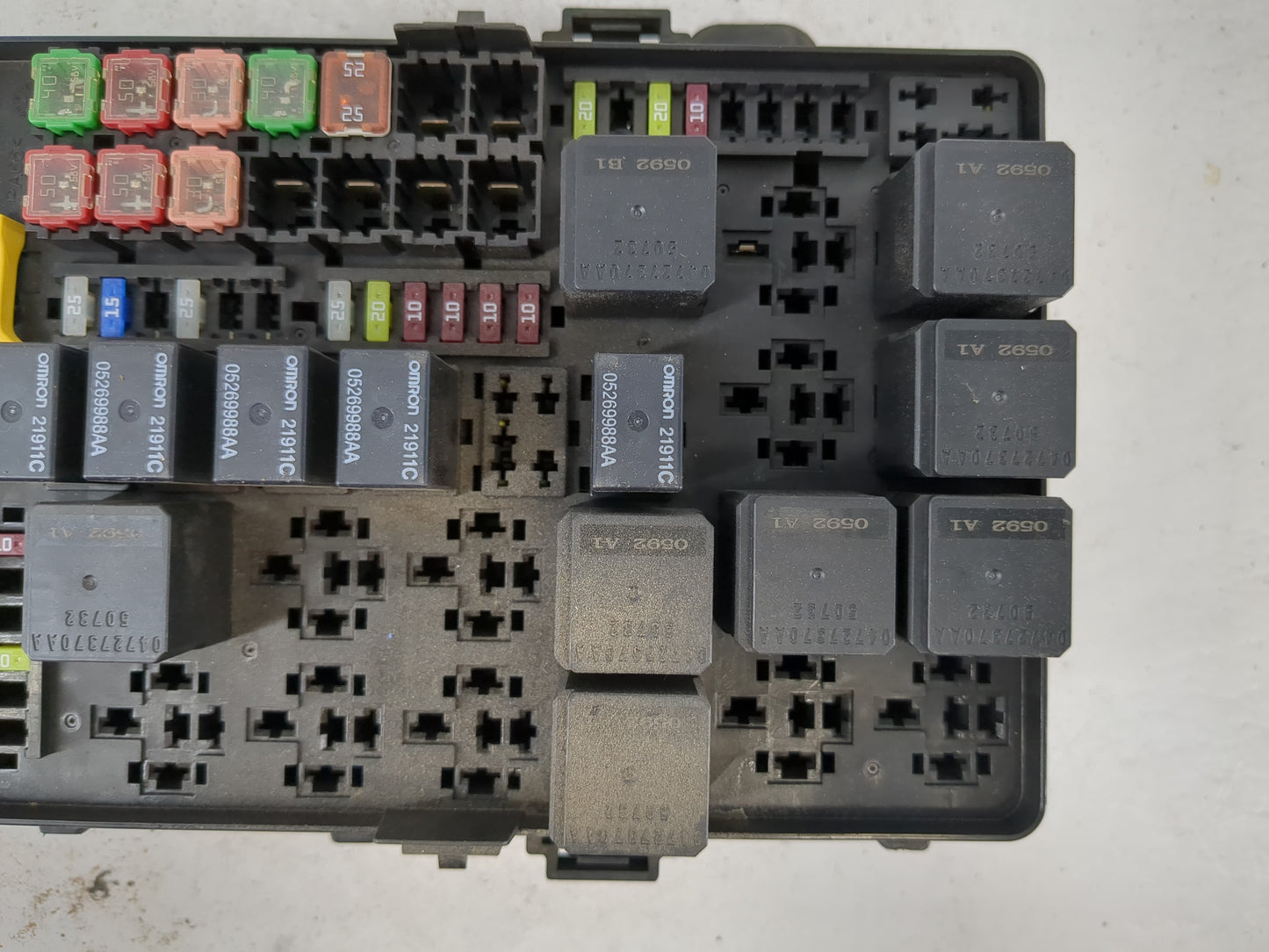 2012-2014 Chrysler 300 Fusebox Fuse Box Panel Relay Module P/N:P68164183AC P68081207AB, P680083977AC Fits Fits 2012 2013 201