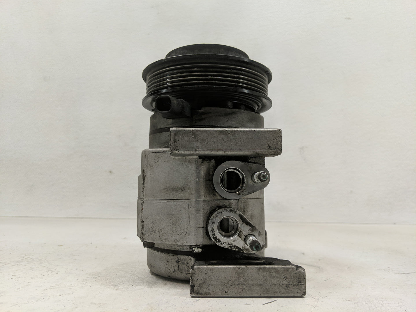 2011-2013 Chrysler 300 Air Conditioning A/c Ac Compressor Oem - Oemusedautoparts1.com