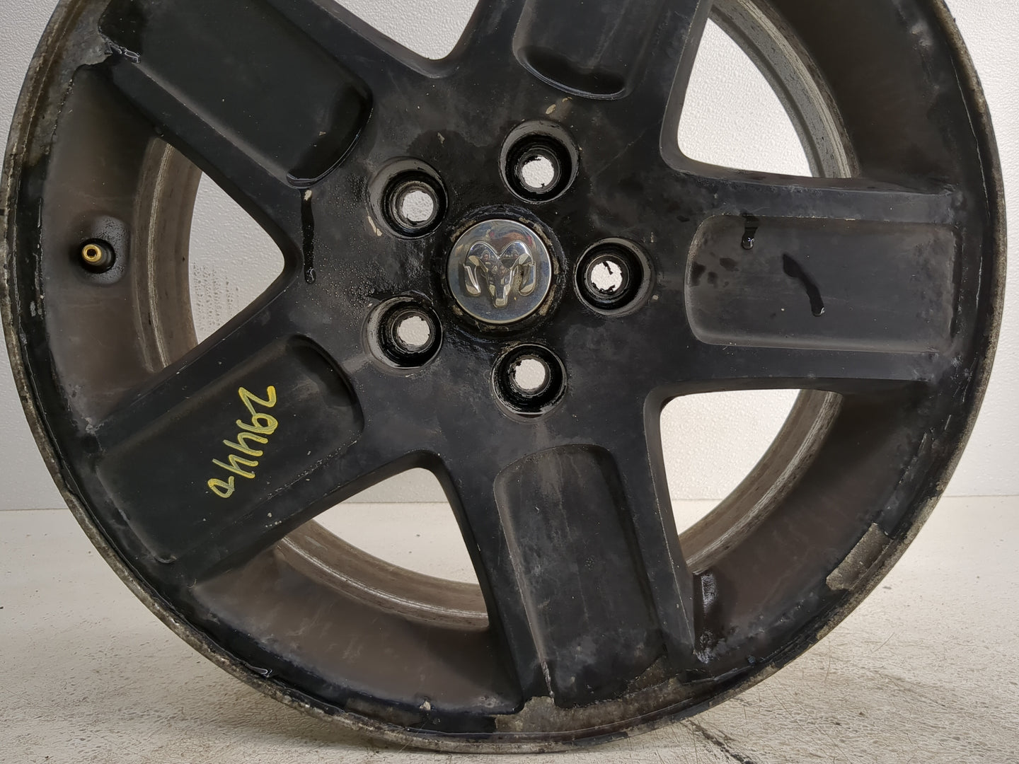 2011-2014 Chrysler 300 Oem Wheel Rim 1245917 - Oemusedautoparts1.com