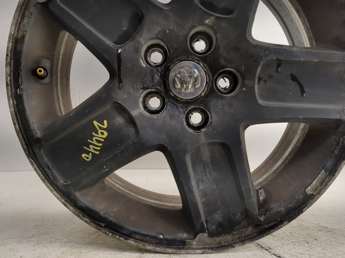 2011-2014 Chrysler 300 Oem Wheel Rim 1245917 - Oemusedautoparts1.com