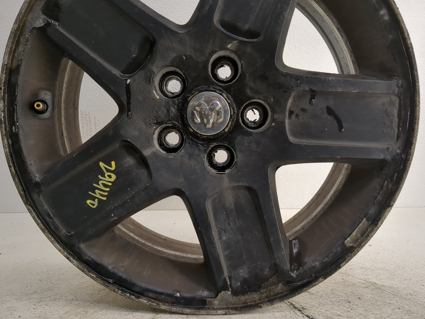 2011-2014 Chrysler 300 Oem Wheel Rim 1245917 - Oemusedautoparts1.com