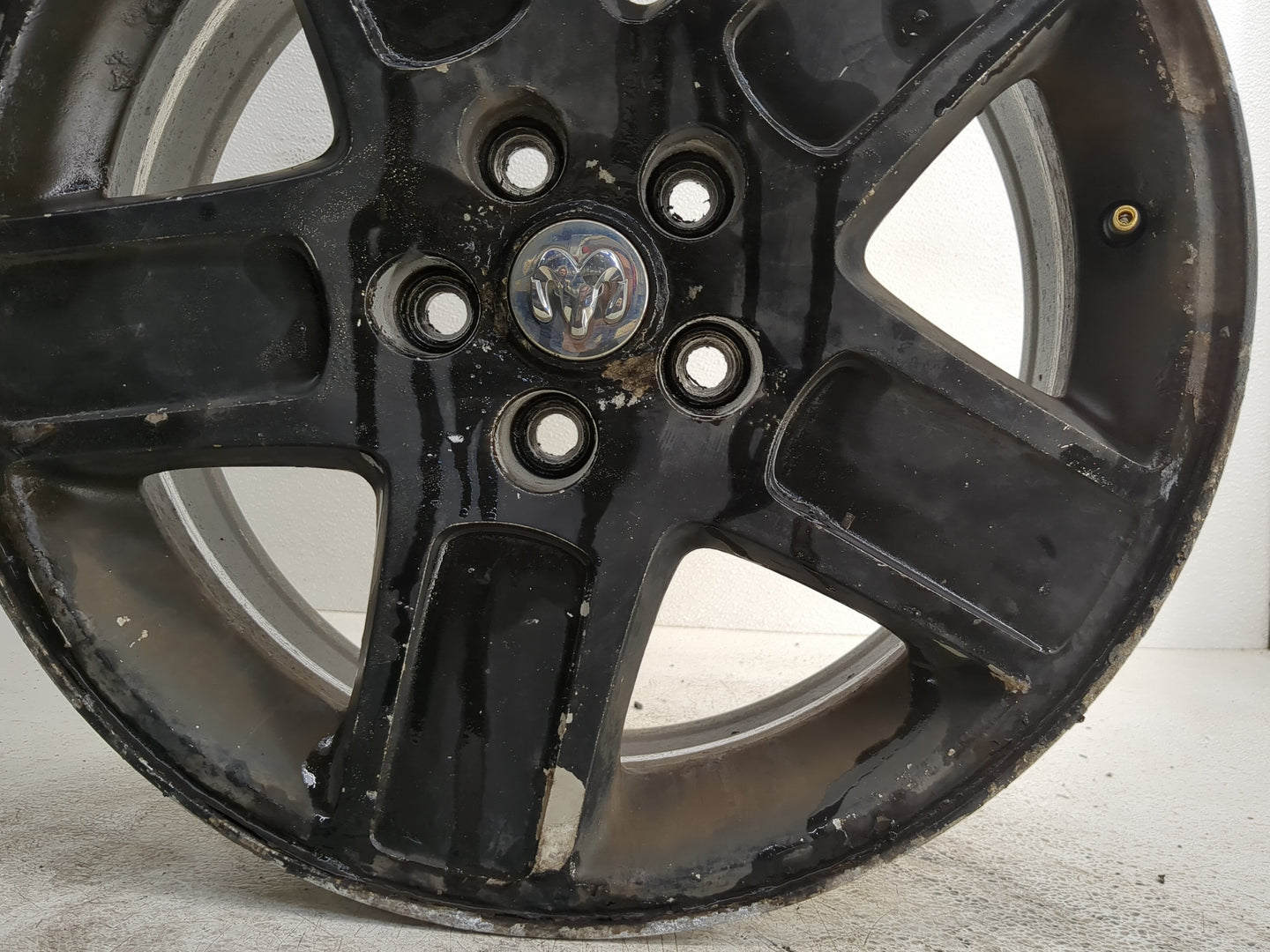 2011-2014 Chrysler 300 Oem Wheel Rim 1245918 - Oemusedautoparts1.com