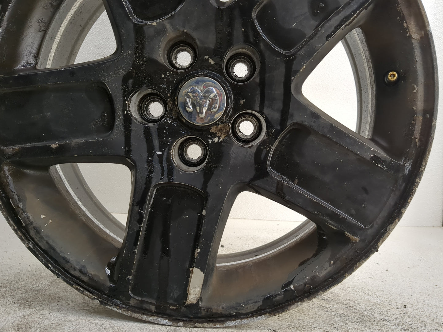2011-2014 Chrysler 300 Oem Wheel Rim 1245918 - Oemusedautoparts1.com