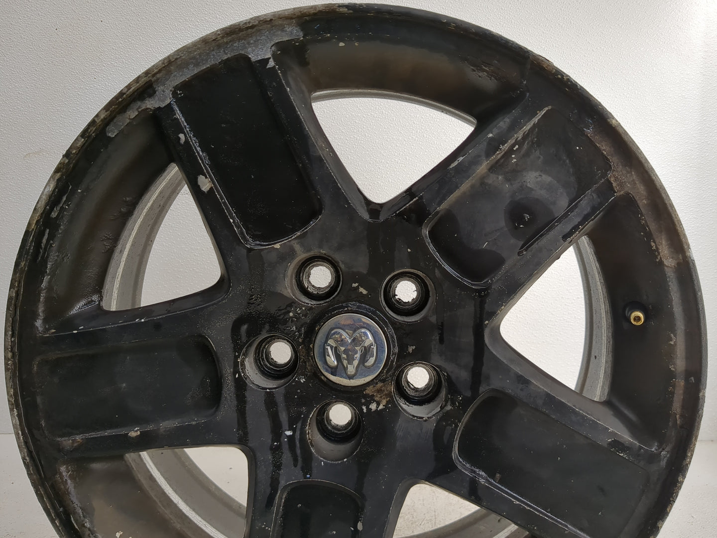 2011-2014 Chrysler 300 Oem Wheel Rim 1245918 - Oemusedautoparts1.com