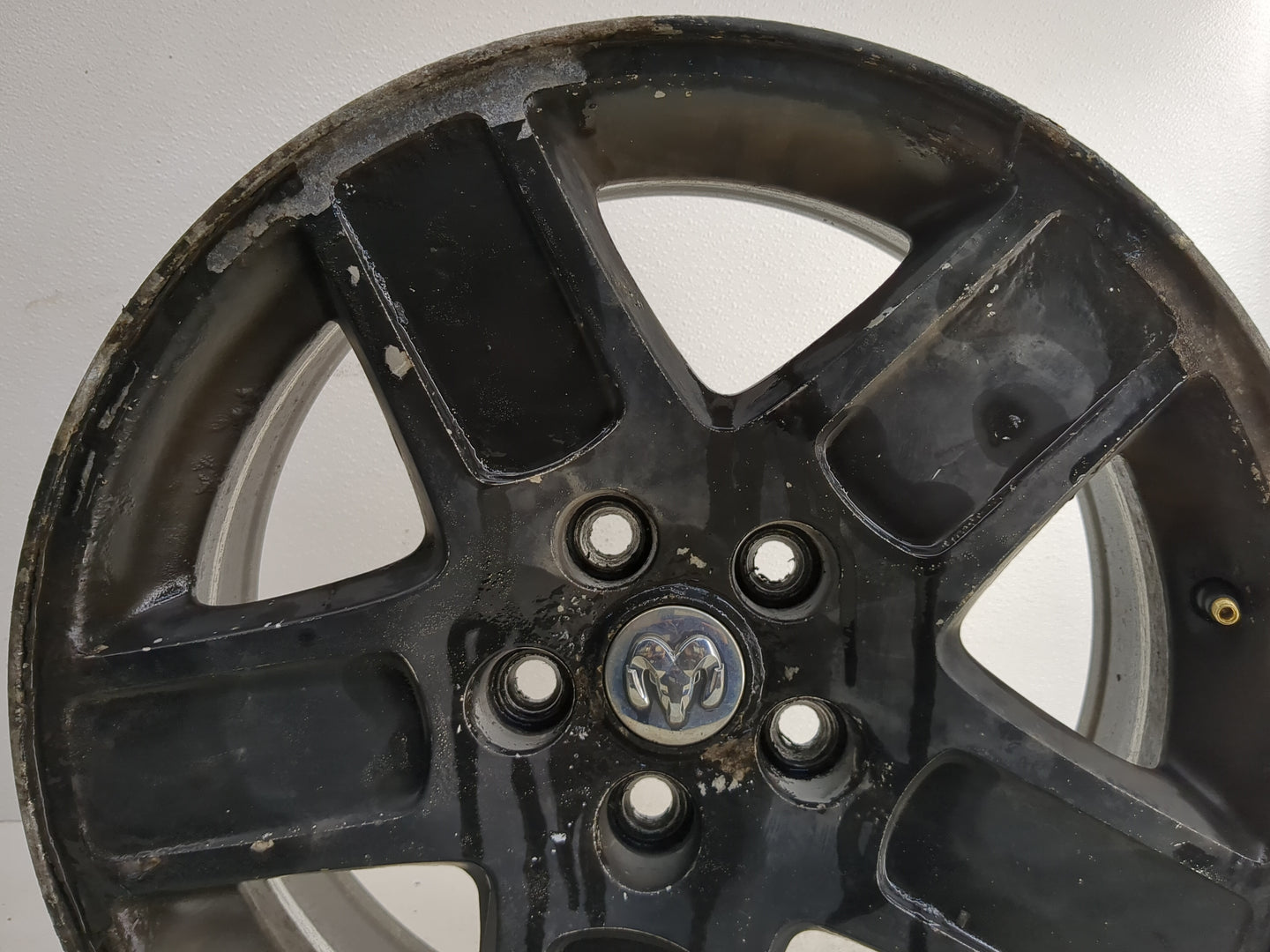 2011-2014 Chrysler 300 Oem Wheel Rim 1245918 - Oemusedautoparts1.com