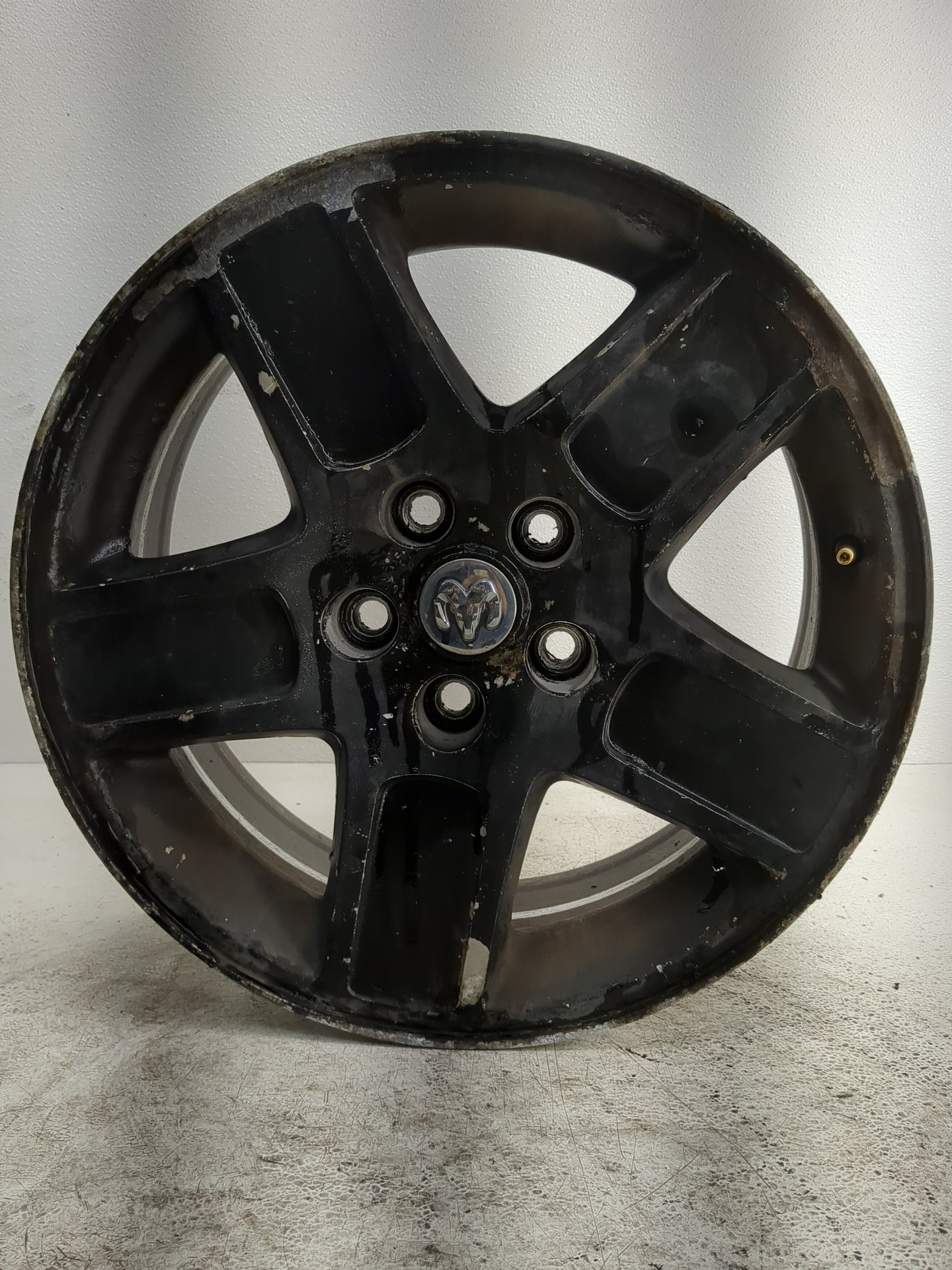2011-2014 Chrysler 300 Oem Wheel Rim 1245918 - Oemusedautoparts1.com