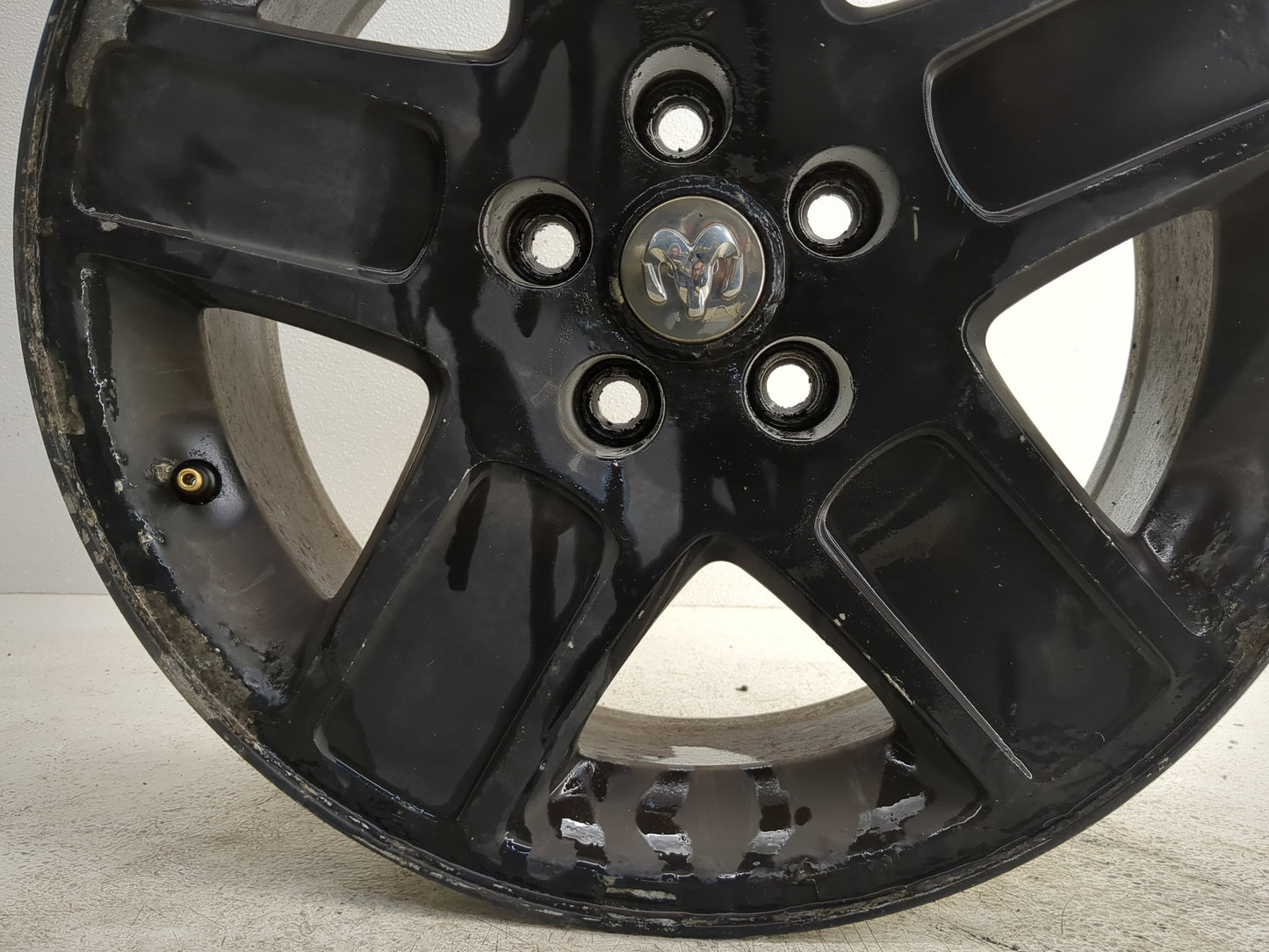 2011-2014 Chrysler 300 Oem Wheel Rim 1245919 - Oemusedautoparts1.com
