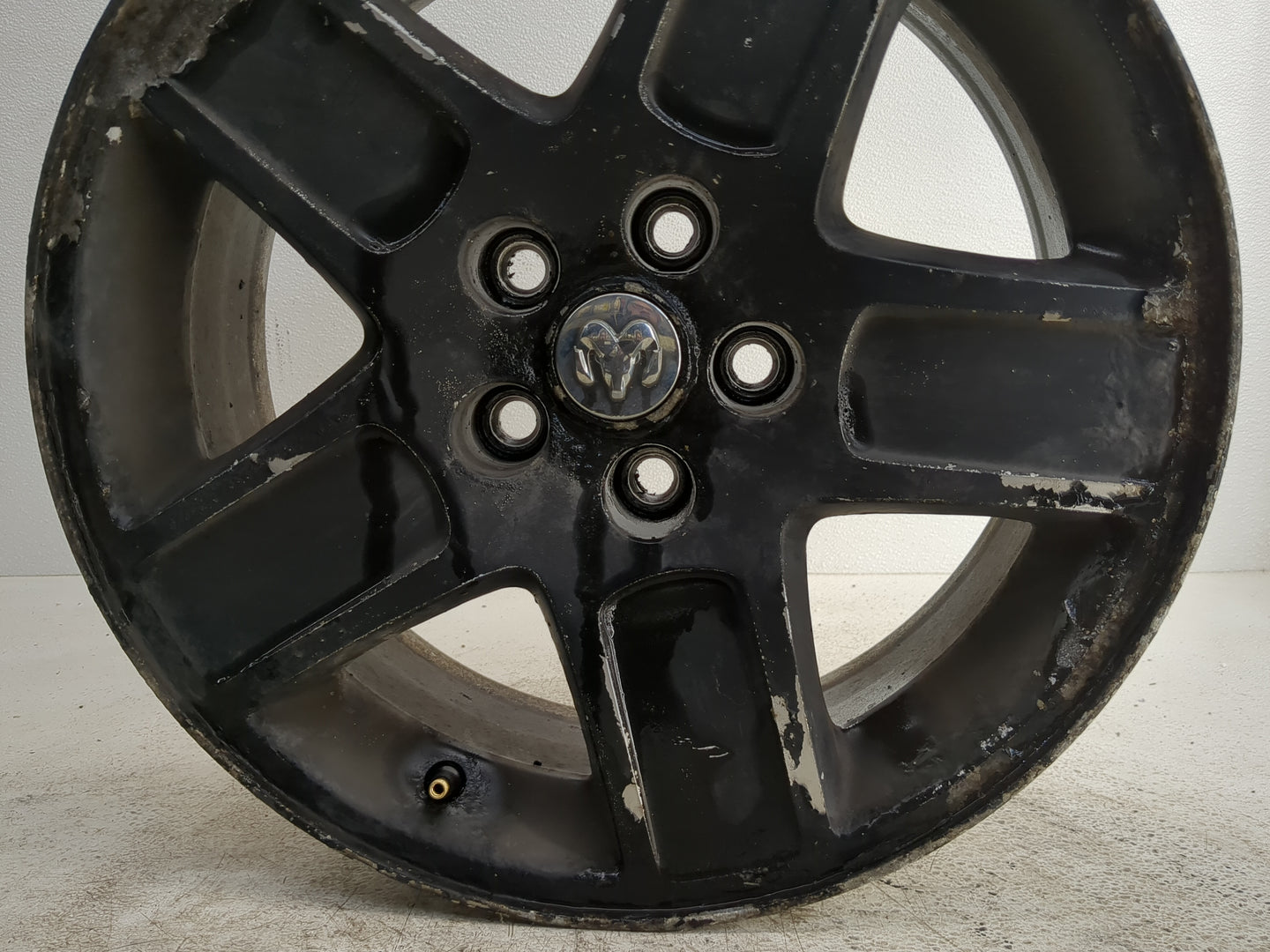 2011-2014 Chrysler 300 Oem Wheel Rim 1245920 - Oemusedautoparts1.com