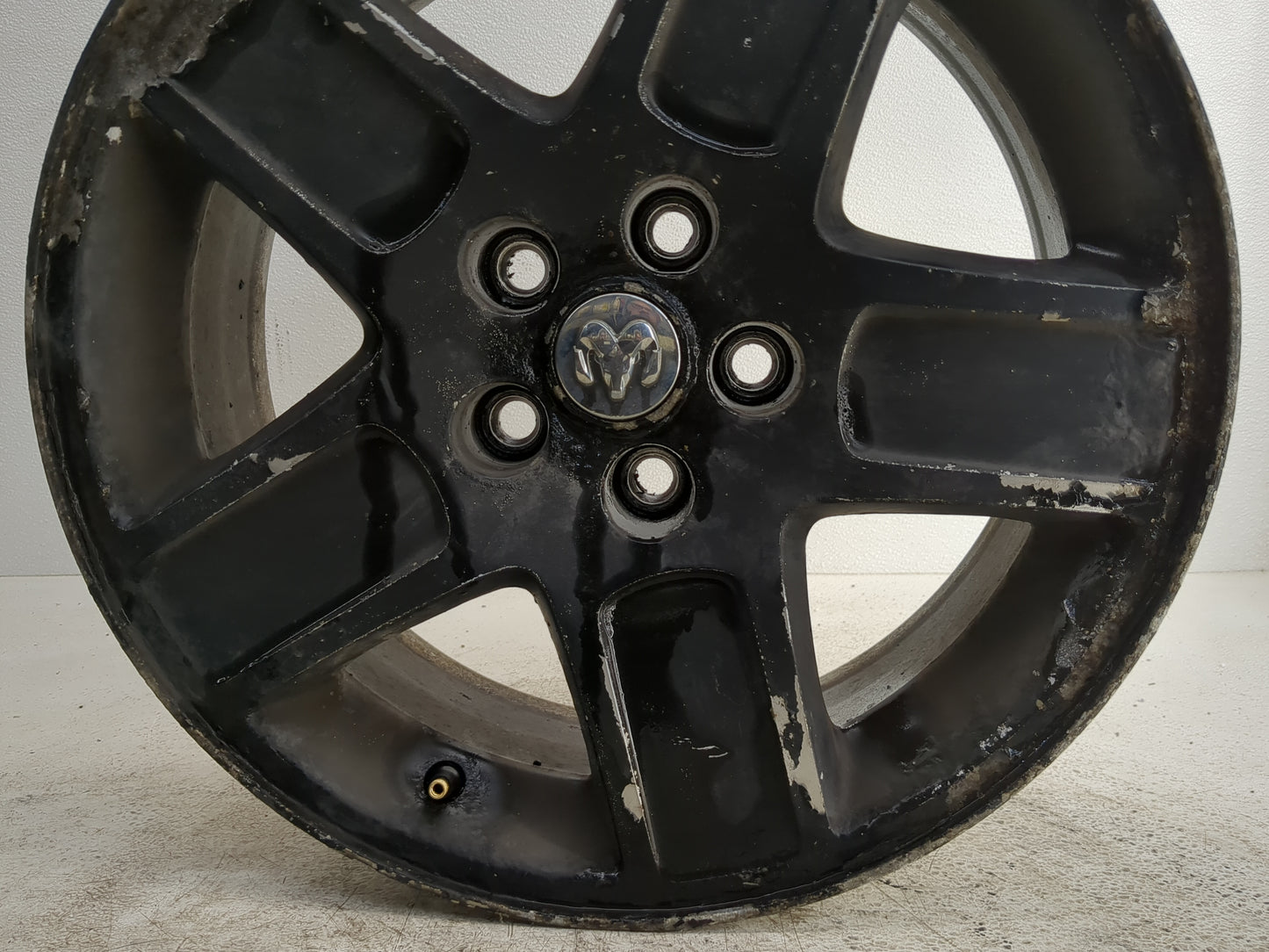 2011-2014 Chrysler 300 Oem Wheel Rim 1245920 - Oemusedautoparts1.com