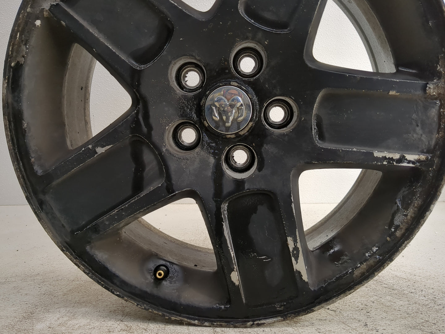 2011-2014 Chrysler 300 Oem Wheel Rim 1245920 - Oemusedautoparts1.com