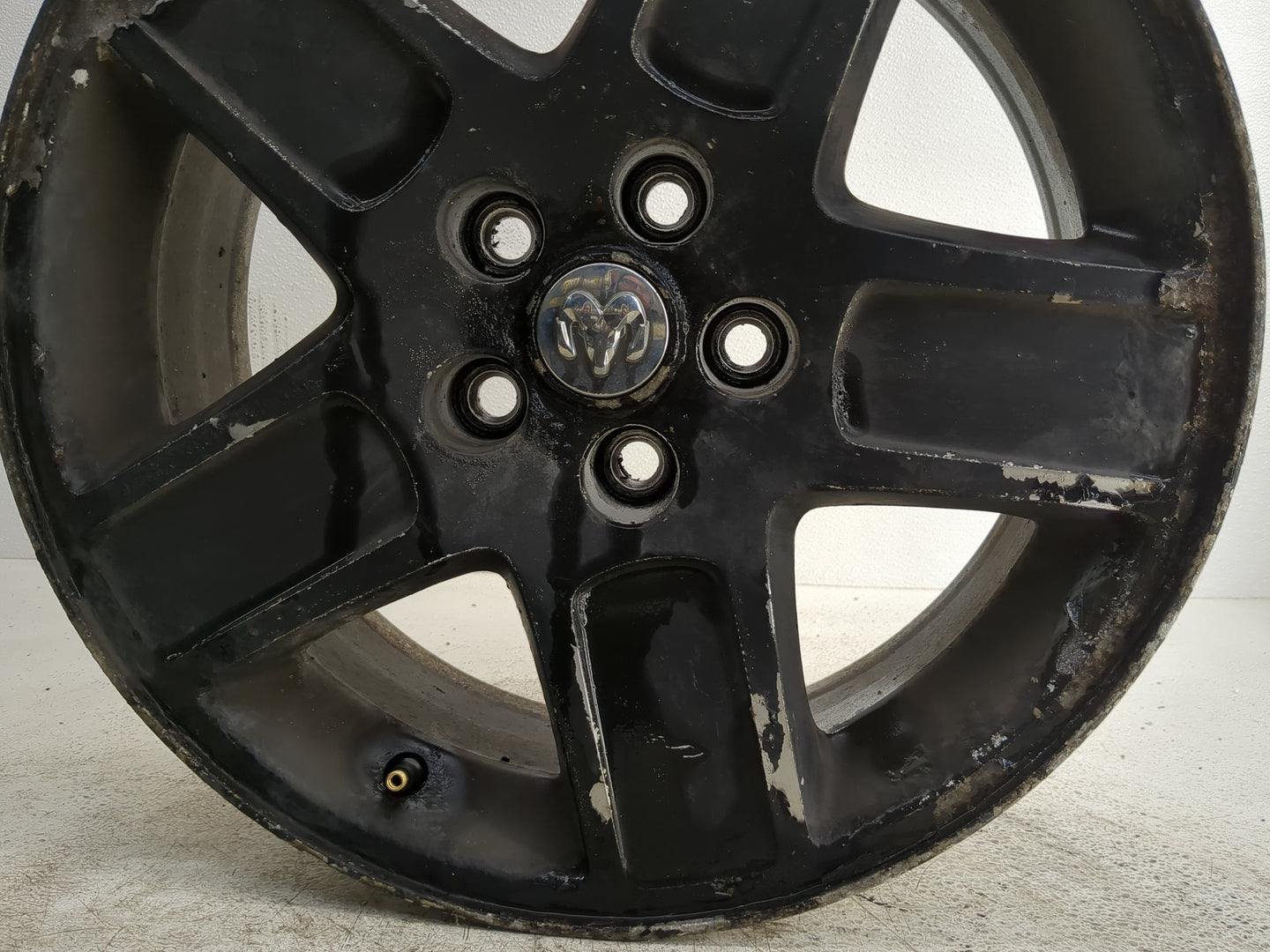 2011-2014 Chrysler 300 Oem Wheel Rim 1245920 - Oemusedautoparts1.com