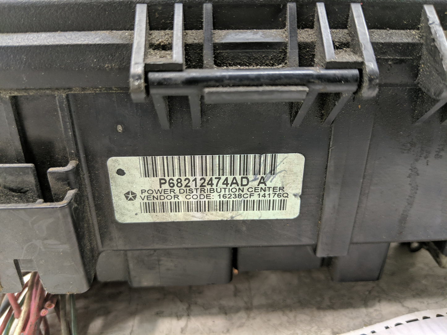 2013-2014 Chrysler 300 Fusebox Fuse Box Relay Module Tipm P68212474ad - Oemusedautoparts1.com