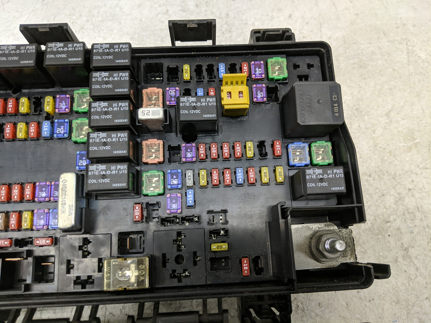 2013-2014 Chrysler 300 Fusebox Fuse Box Relay Module Tipm P68212474ad - Oemusedautoparts1.com