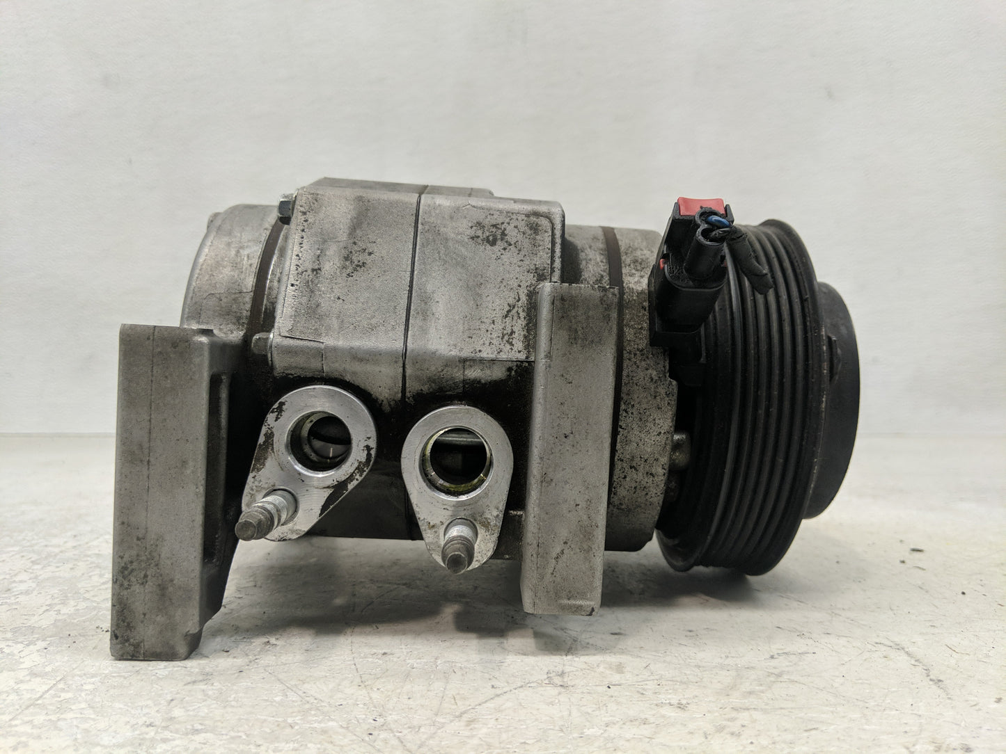 2011-2013 Chrysler 300 Air Conditioning A/c Ac Compressor Oem 1317350 - Oemusedautoparts1.com