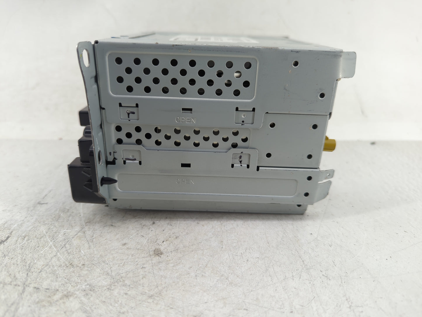 2013 Chrysler 300 Radio AM FM Cd Player Receiver Replacement P/N:05091366AF Fits OEM Used Auto Parts - Oemusedautoparts1.com