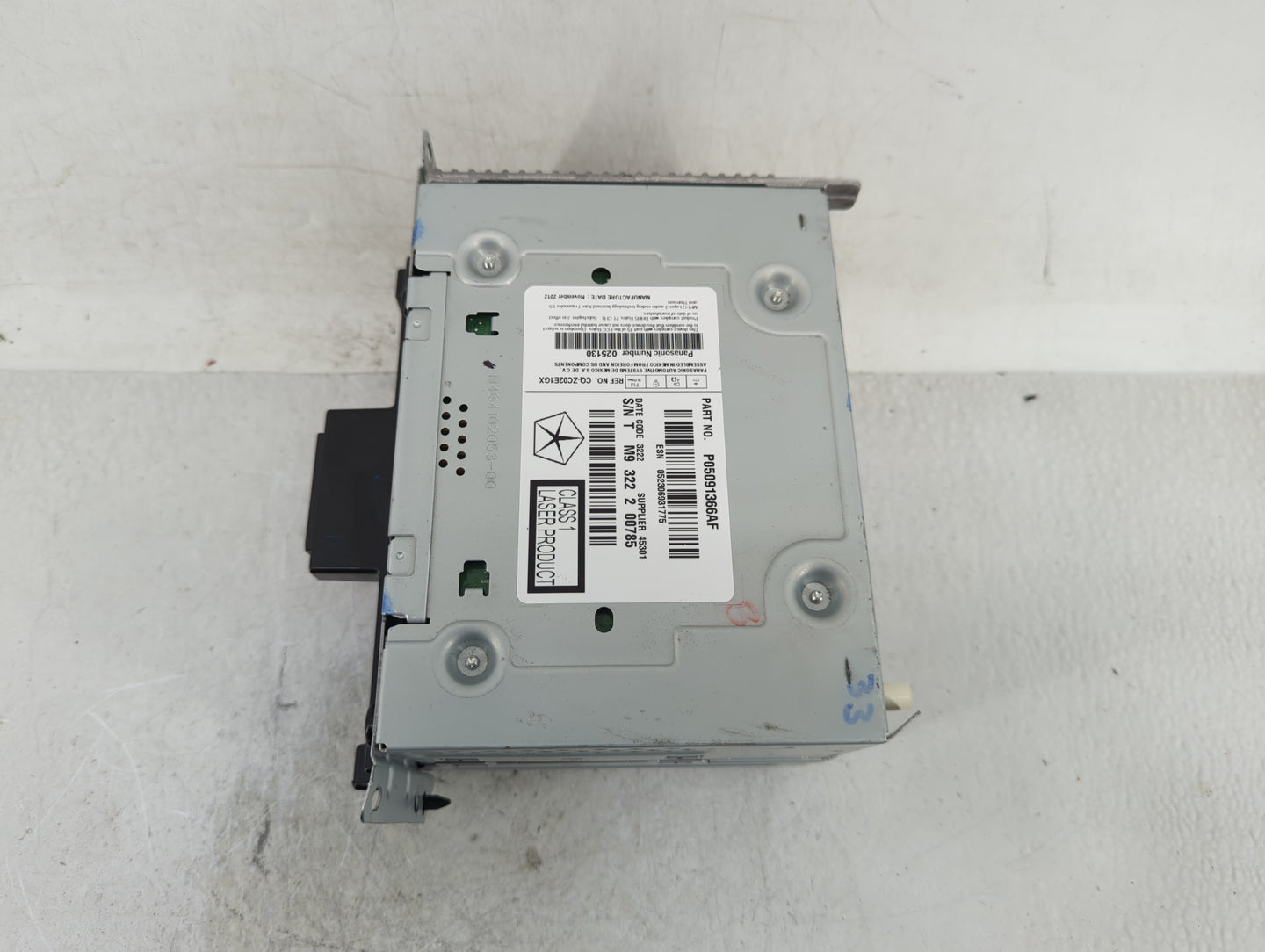 2013 Chrysler 300 Radio AM FM Cd Player Receiver Replacement P/N:05091366AF Fits OEM Used Auto Parts - Oemusedautoparts1.com