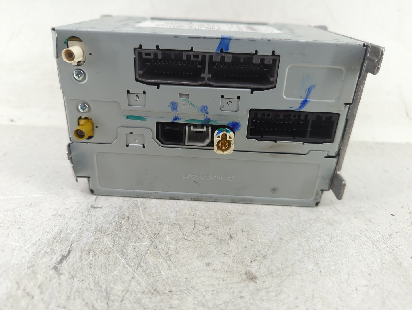 2013 Chrysler 300 Radio AM FM Cd Player Receiver Replacement P/N:05091366AF Fits OEM Used Auto Parts - Oemusedautoparts1.com