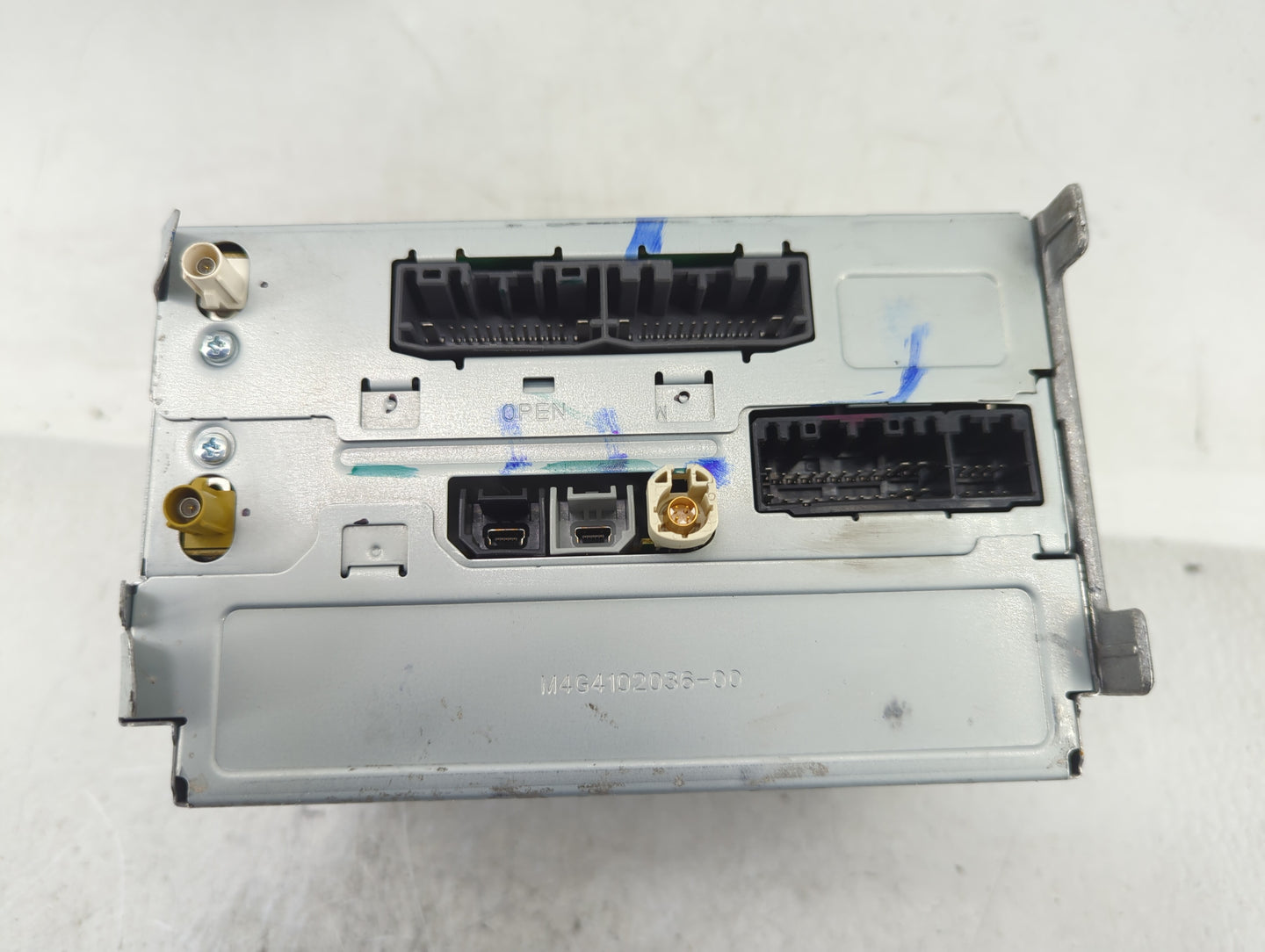 2013 Chrysler 300 Radio AM FM Cd Player Receiver Replacement P/N:05091366AF Fits OEM Used Auto Parts - Oemusedautoparts1.com