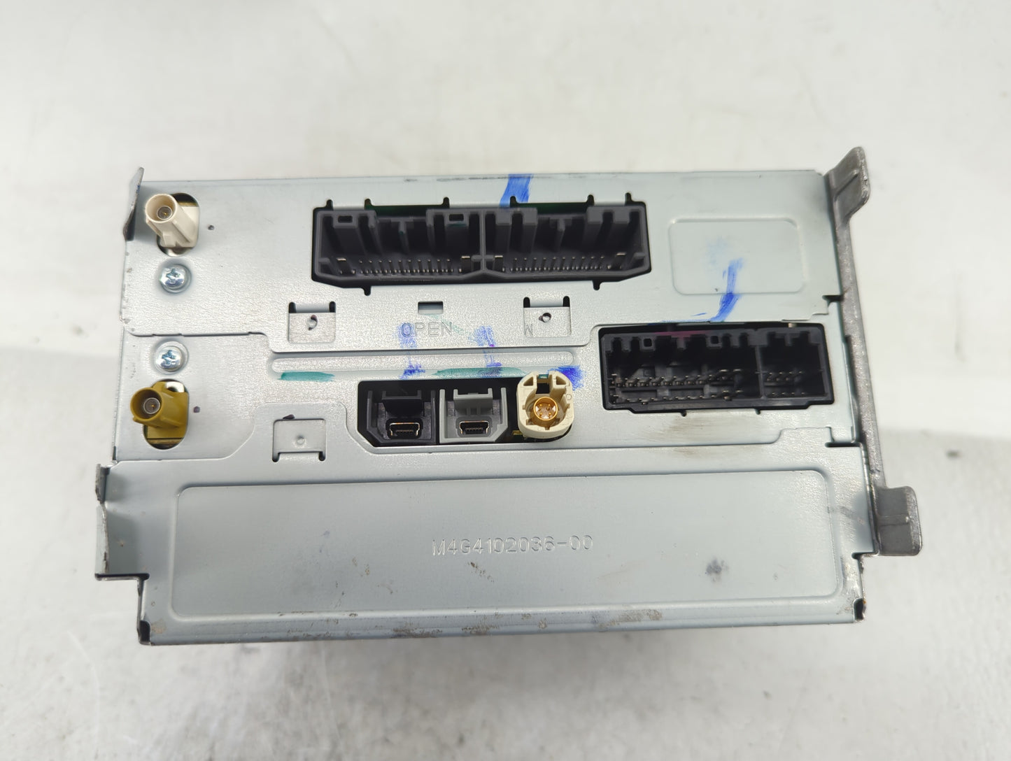 2013 Chrysler 300 Radio AM FM Cd Player Receiver Replacement P/N:05091366AF Fits OEM Used Auto Parts - Oemusedautoparts1.com