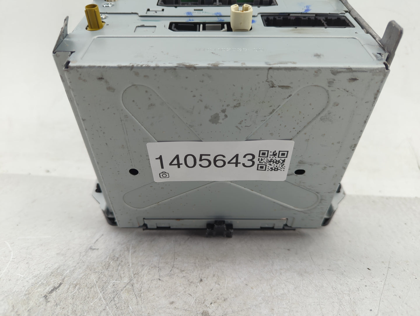 2013 Chrysler 300 Radio AM FM Cd Player Receiver Replacement P/N:05091366AF Fits OEM Used Auto Parts - Oemusedautoparts1.com