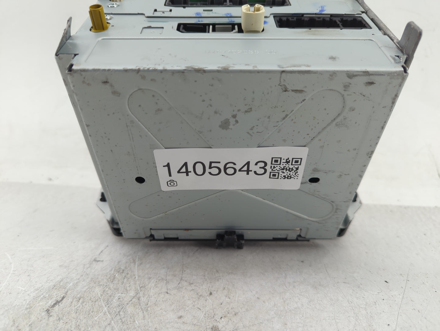 2013 Chrysler 300 Radio AM FM Cd Player Receiver Replacement P/N:05091366AF Fits OEM Used Auto Parts - Oemusedautoparts1.com