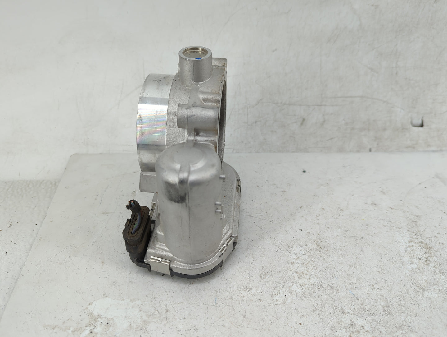 2011-2022 Chrysler 300 Throttle Body Fits Fits 2011 2012 2013 2014 2015 2016 2017 2018 2019 2020 2021 2022 OEM Used Auto Par