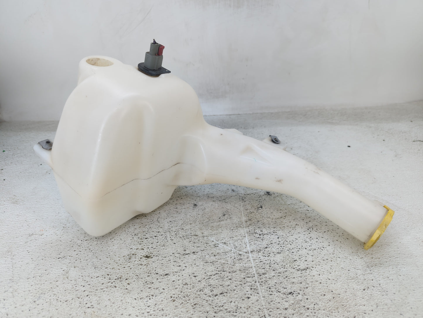 2011-2022 Chrysler 300 Windshield Washer Fluid Reservoir Bottle Oem - Oemusedautoparts1.com
