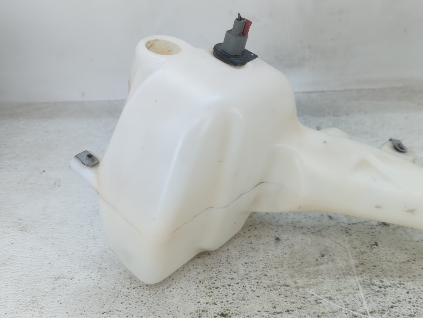 2011-2022 Chrysler 300 Windshield Washer Fluid Reservoir Bottle Oem - Oemusedautoparts1.com