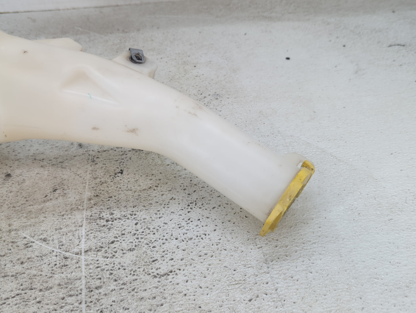 2011-2022 Chrysler 300 Windshield Washer Fluid Reservoir Bottle Oem - Oemusedautoparts1.com