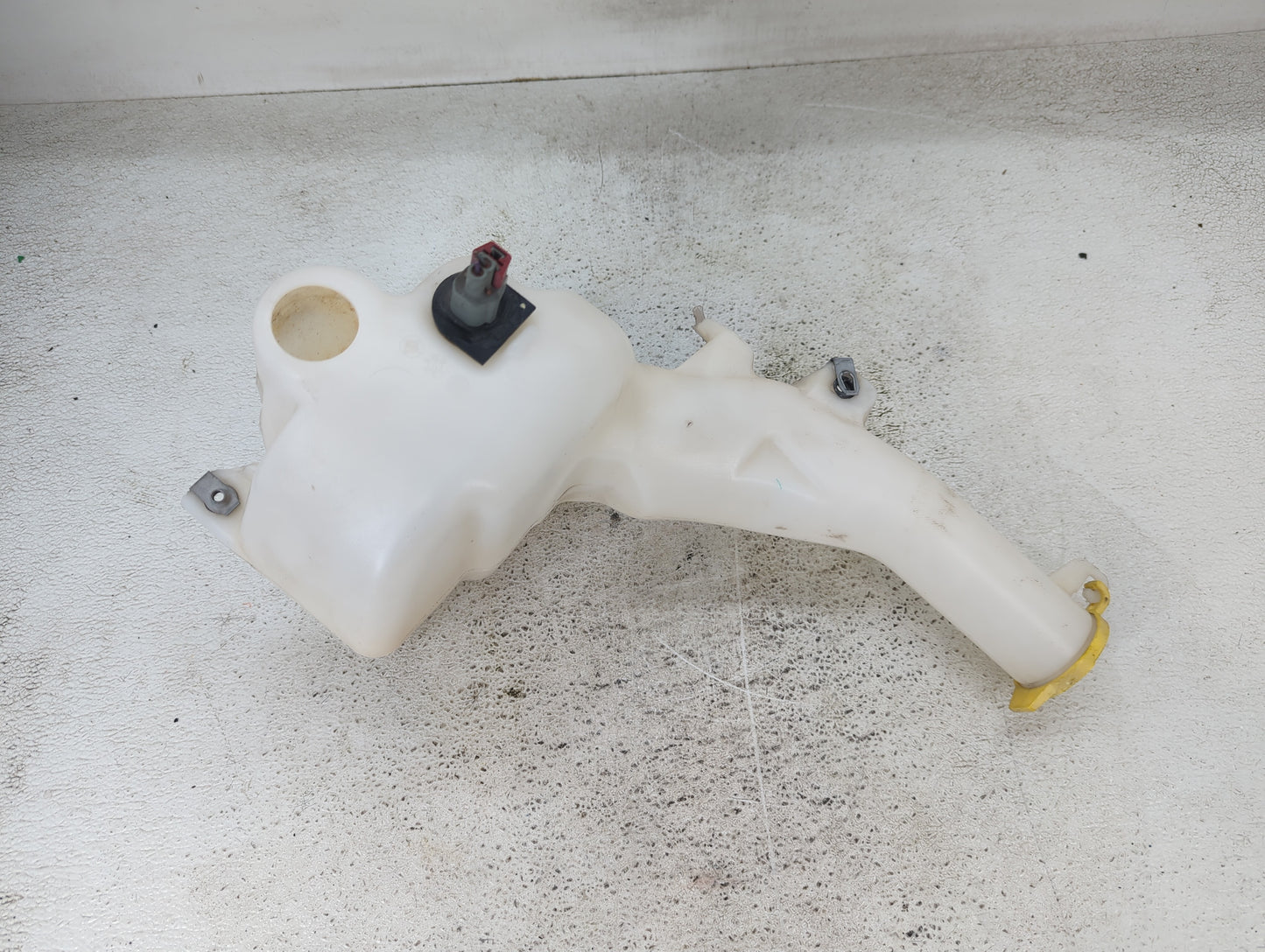 2011-2022 Chrysler 300 Windshield Washer Fluid Reservoir Bottle Oem - Oemusedautoparts1.com