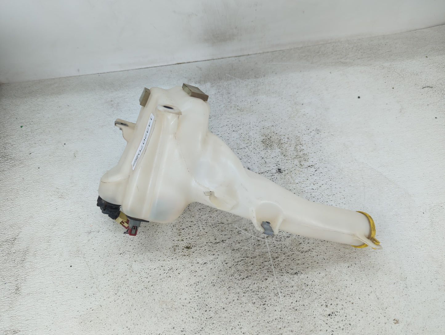 2011-2022 Chrysler 300 Windshield Washer Fluid Reservoir Bottle Oem - Oemusedautoparts1.com