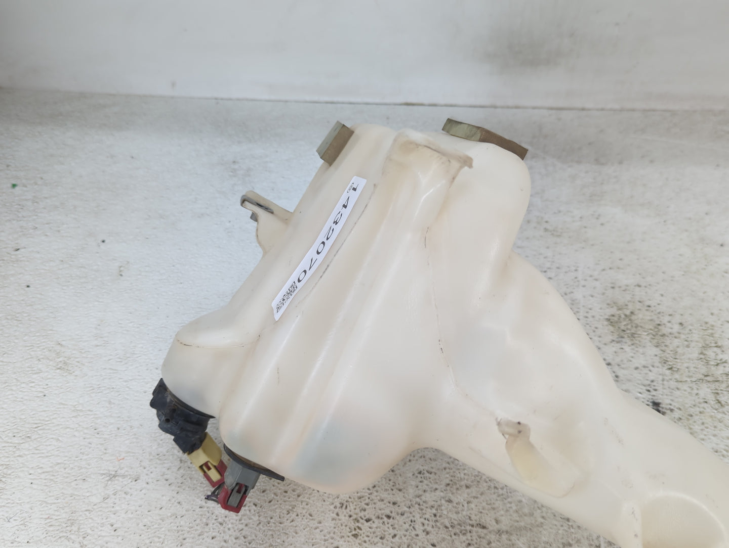 2011-2022 Chrysler 300 Windshield Washer Fluid Reservoir Bottle Oem - Oemusedautoparts1.com