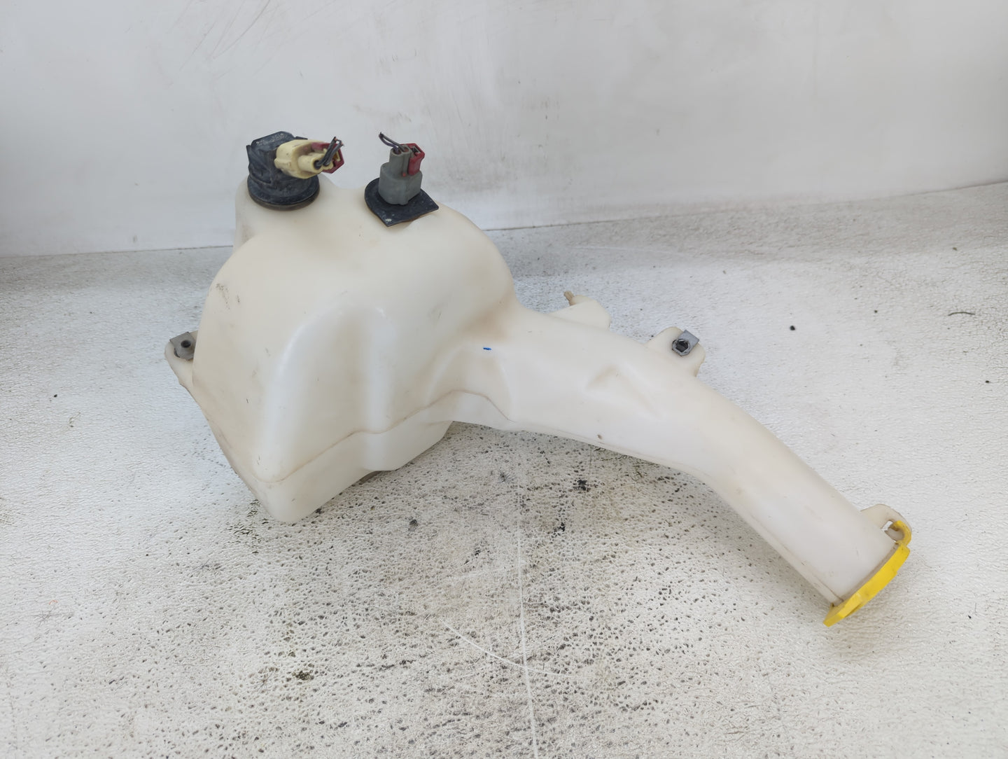 2011-2022 Chrysler 300 Windshield Washer Fluid Reservoir Bottle Oem - Oemusedautoparts1.com