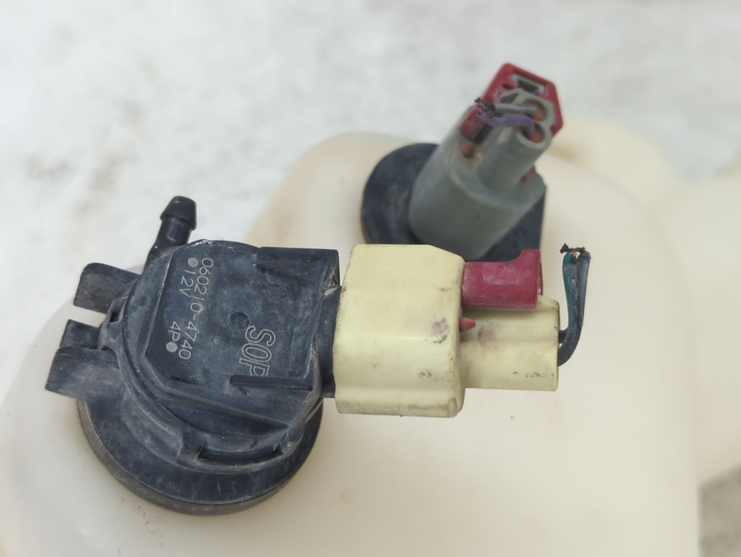 2011-2022 Chrysler 300 Windshield Washer Fluid Reservoir Bottle Oem - Oemusedautoparts1.com