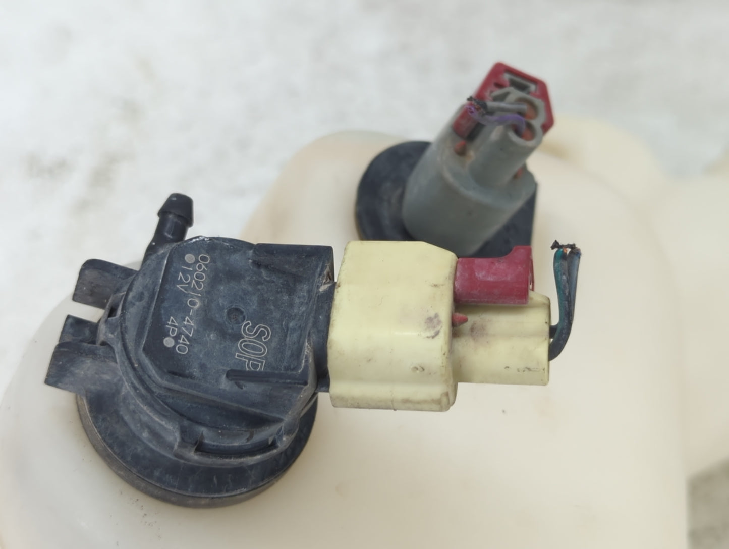 2011-2022 Chrysler 300 Windshield Washer Fluid Reservoir Bottle Oem - Oemusedautoparts1.com
