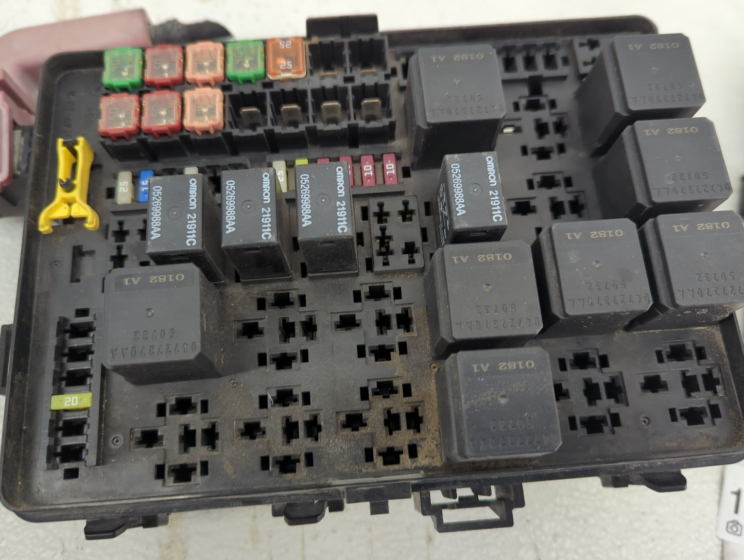 2012-2014 Chrysler 300 Fusebox Fuse Box Panel Relay Module P/N:7154-7411-30 05269988AA, 21911C Fits Fits 2012 2013 2014 OEM 