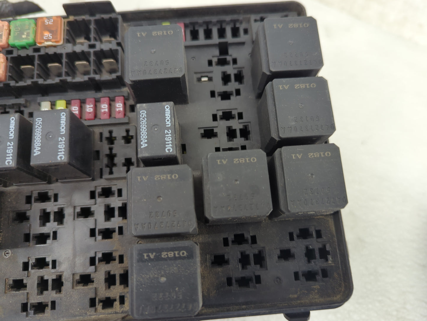 2012-2014 Chrysler 300 Fusebox Fuse Box Panel Relay Module P/N:7154-7411-30 05269988AA, 21911C Fits Fits 2012 2013 2014 OEM 