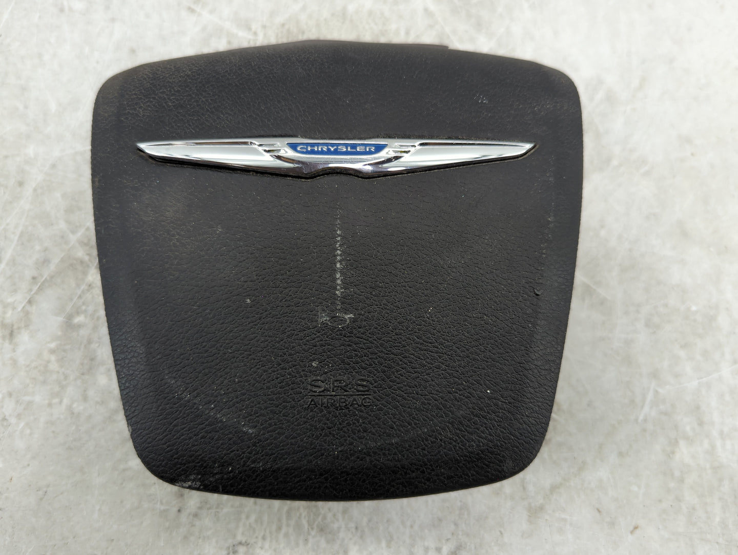 2013 Chrysler 300 Air Bag Driver Left Steering Wheel Mounted P/N:UDVC7030164 BAM-PT1-1722 Fits OEM Used Auto Parts - Oemused