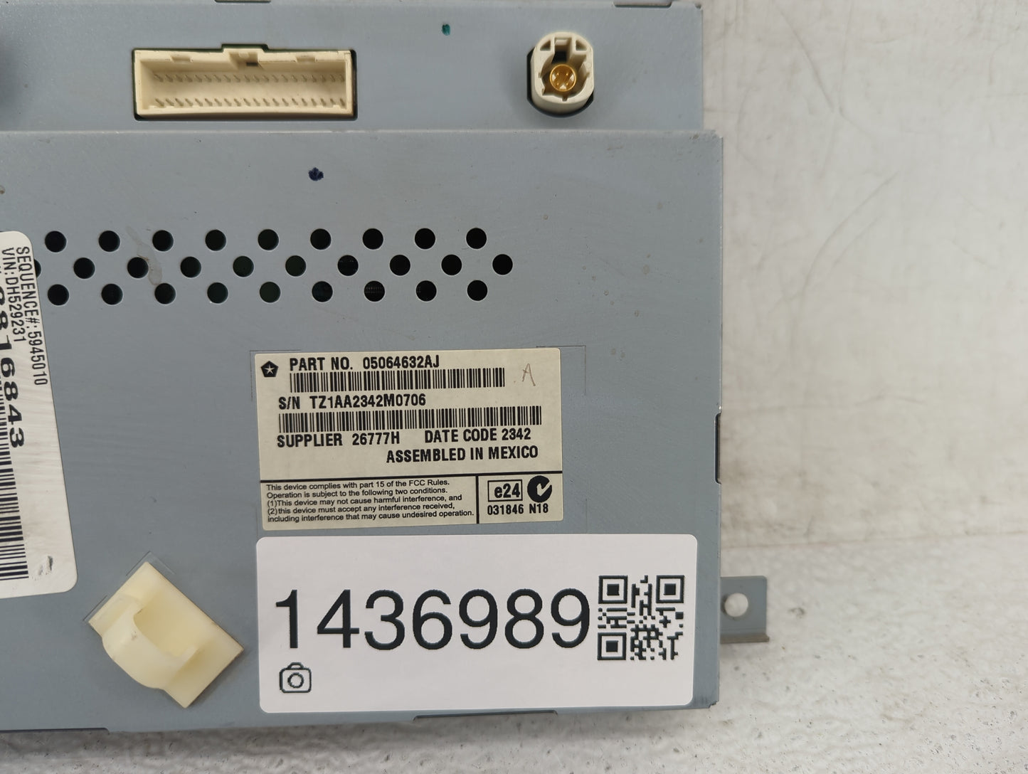 2011-2014 Chrysler 300 Information Display Screen - Oemusedautoparts1.com