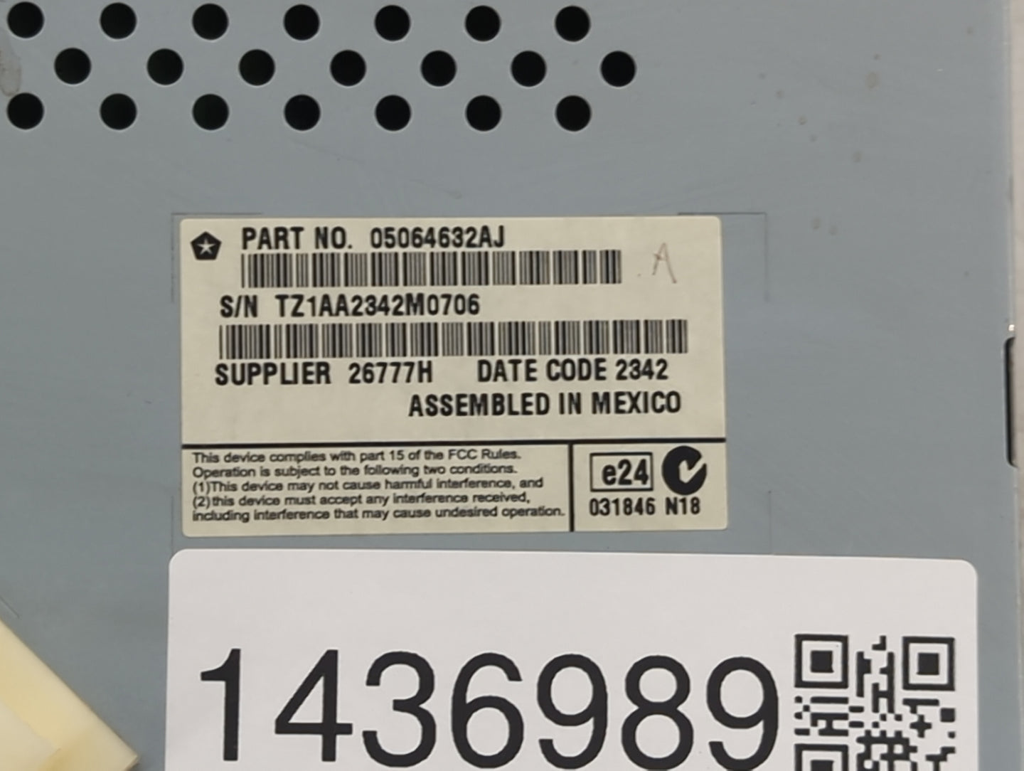 2011-2014 Chrysler 300 Information Display Screen - Oemusedautoparts1.com