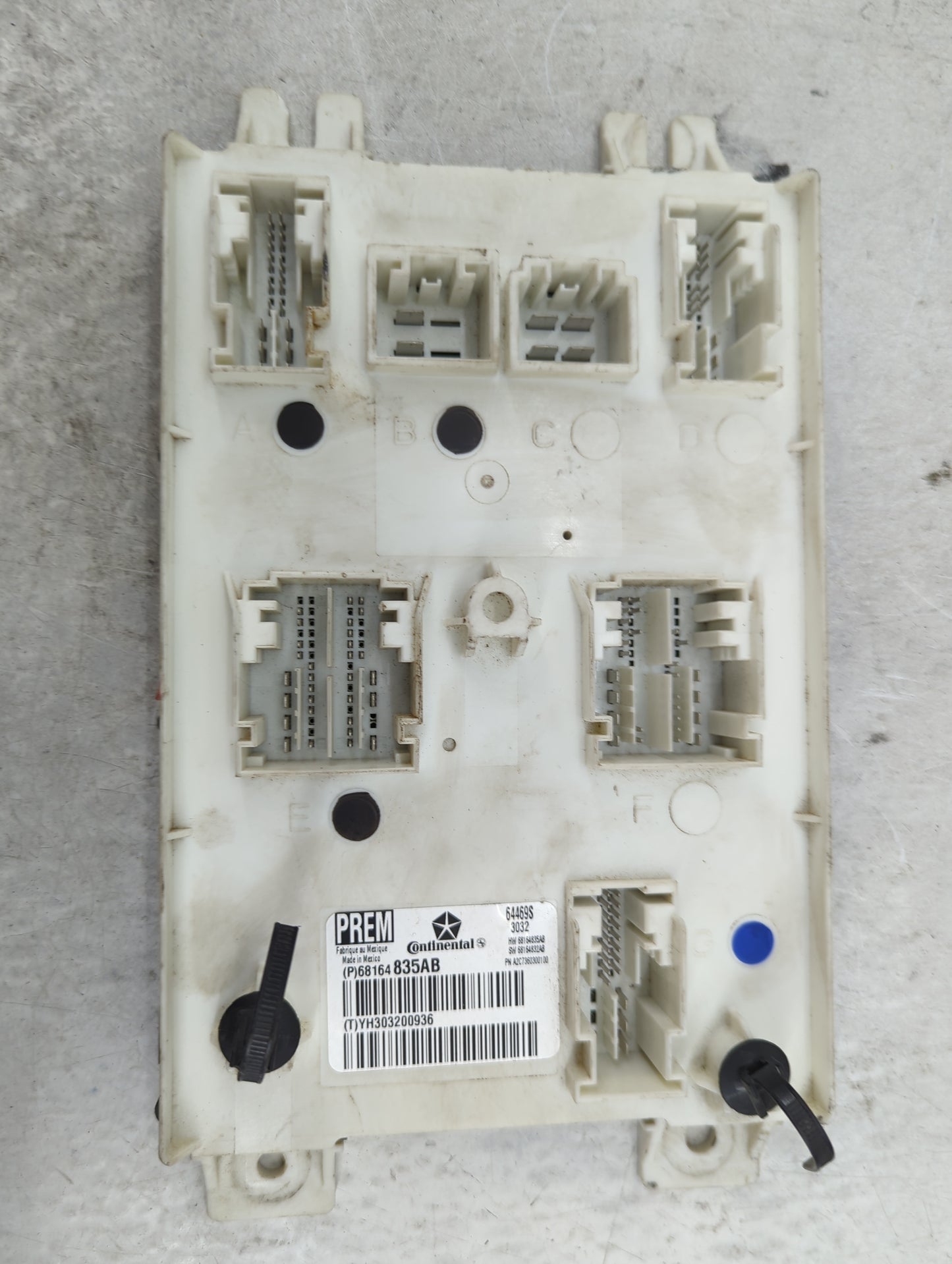 2013-2013 Chrysler 300 Body Control Module Bcm Inner Cabin Fuse Box - Oemusedautoparts1.com