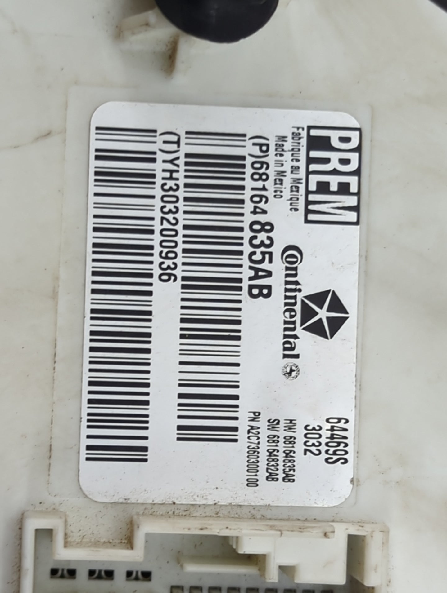 2013-2013 Chrysler 300 Body Control Module Bcm Inner Cabin Fuse Box - Oemusedautoparts1.com