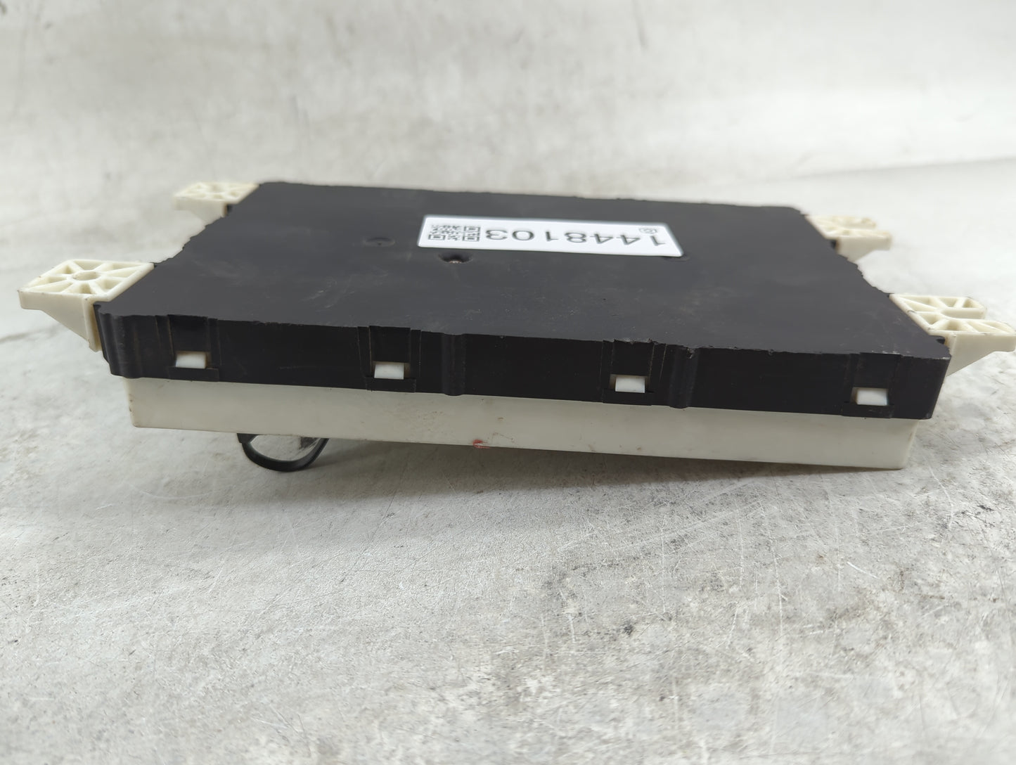 2013-2013 Chrysler 300 Body Control Module Bcm Inner Cabin Fuse Box - Oemusedautoparts1.com