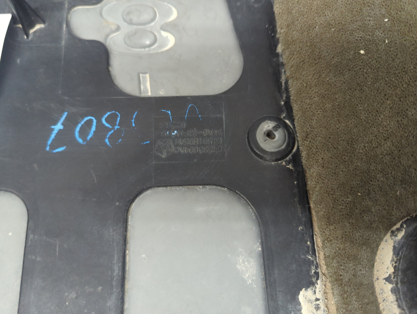2013 Chrysler 300 Engine Cover Black - Oemusedautoparts1.com