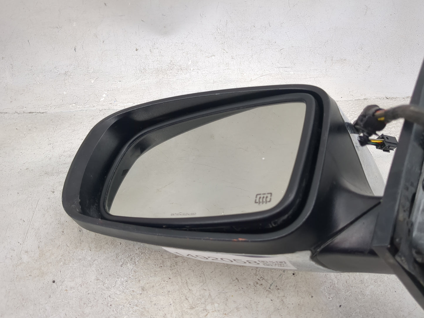 2011-2014 Chrysler 300 Driver Side View Mirror - Left Door Mirror OEM Used - Oemusedautoparts1.com