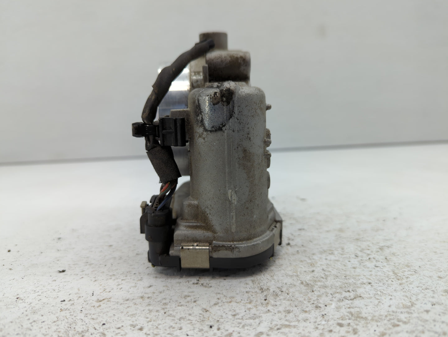 2011-2022 Chrysler 300 Throttle Body P/N:05184349AC Fits Fits 2011 2012 2013 2014 2015 2016 2017 2018 2019 2020 2021 2022 OE