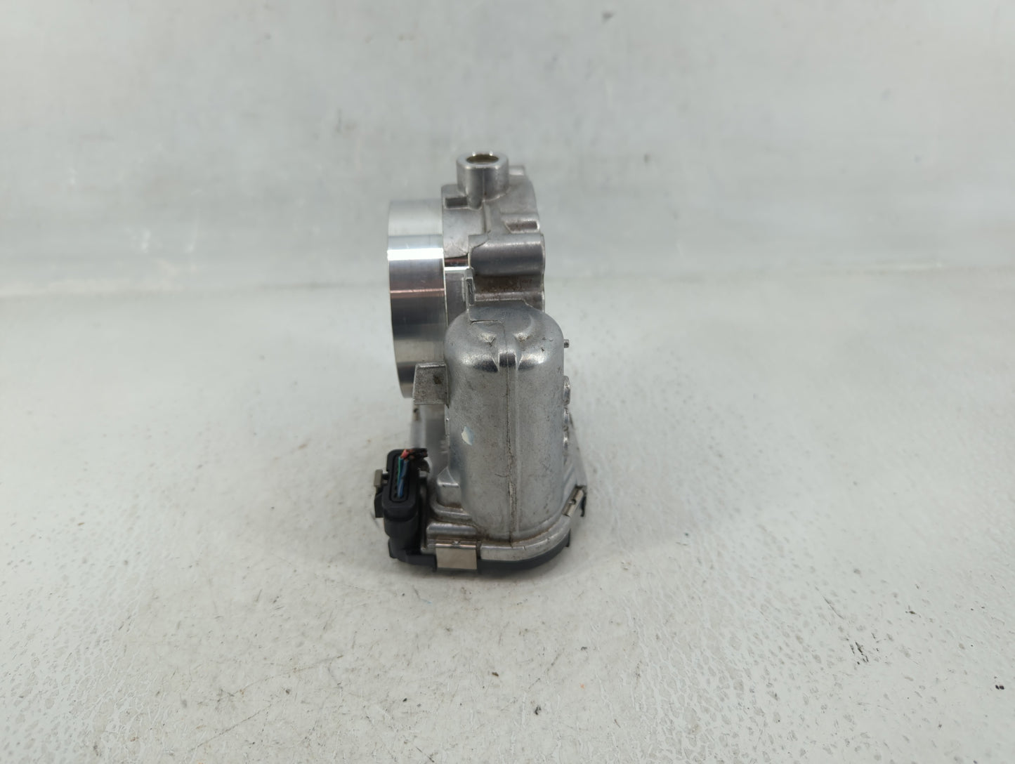 2011-2022 Chrysler 300 Throttle Body P/N:05184349AC 0 280 750 570 Fits OEM Used Auto Parts - Oemusedautoparts1.com
