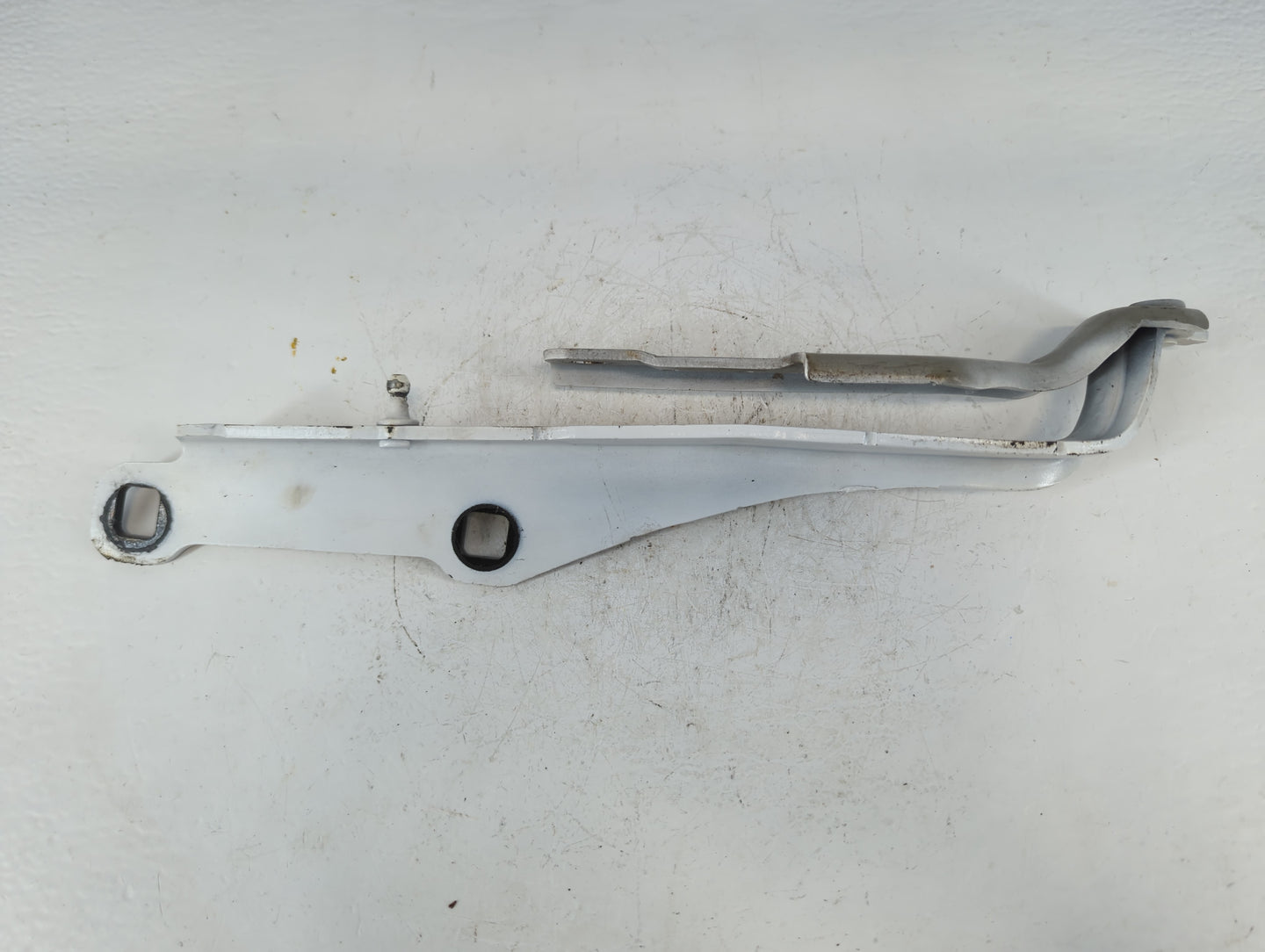 2013 Chrysler 300 Driver Left Hood Hinge - Oemusedautoparts1.com