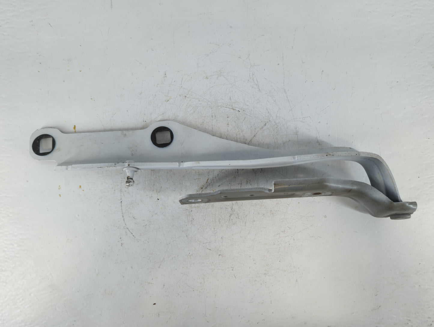 2013 Chrysler 300 Passenger Right Hood Hinge - Oemusedautoparts1.com